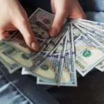 Descubre qué significa hallar dinero en sueños.